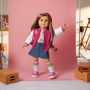 Truly Me™ 18-inch Doll #101 with wavy caramel hair Q9